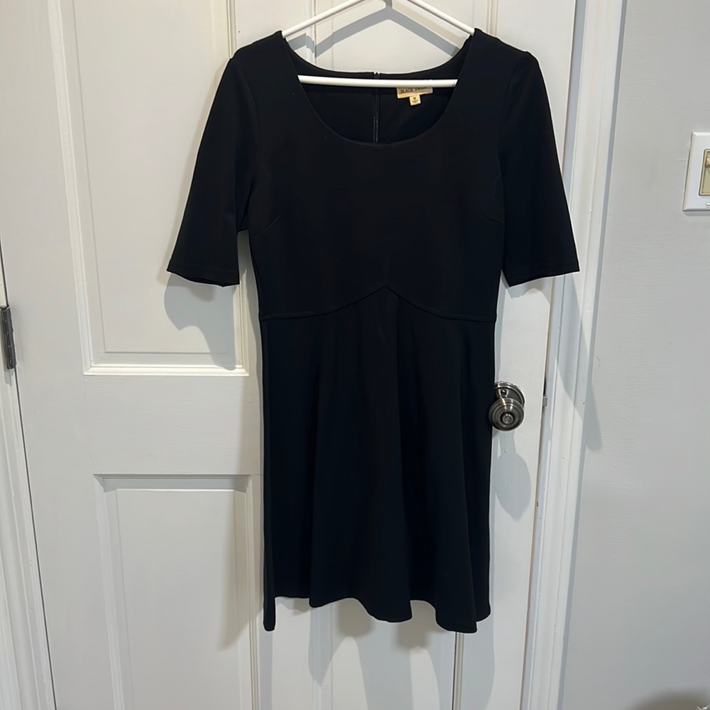 Short sleeve black dress
